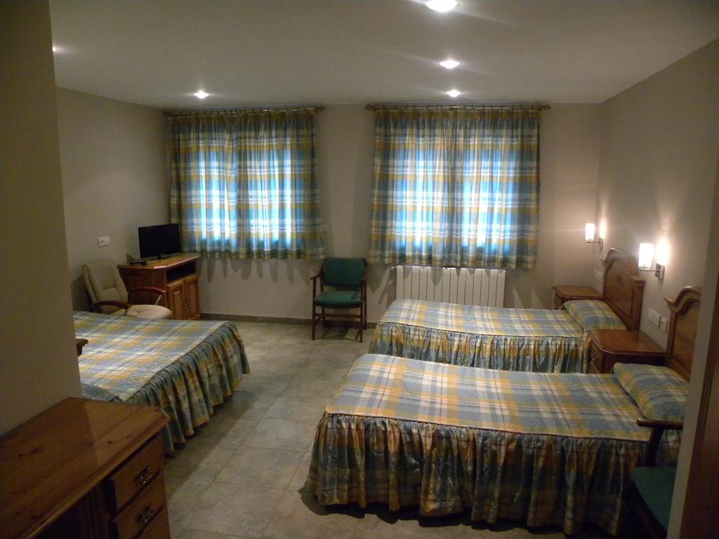 Hotel Duque De Calabria Manzanera Quarto foto